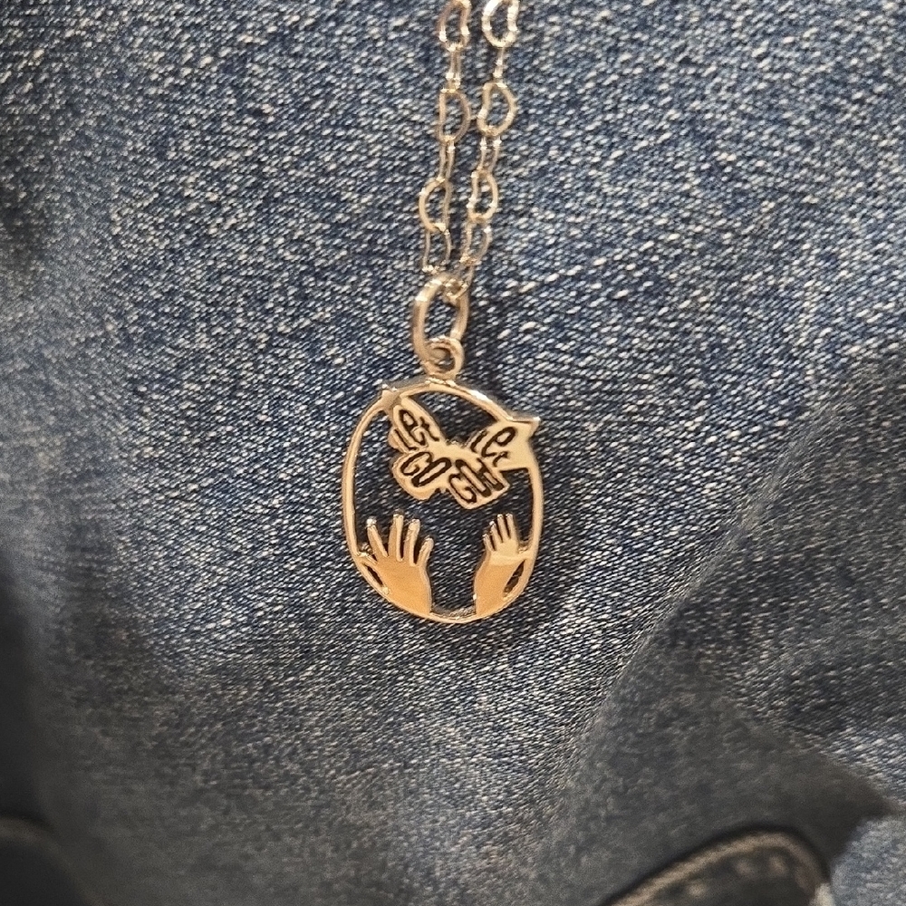Chic Silver Butterfly Pendant Necklace